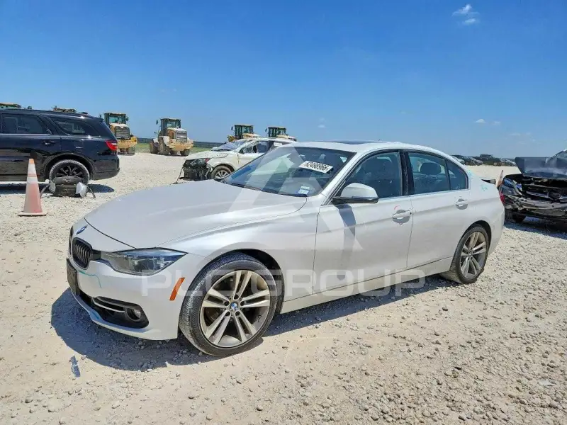 2018 BMW 330 photo