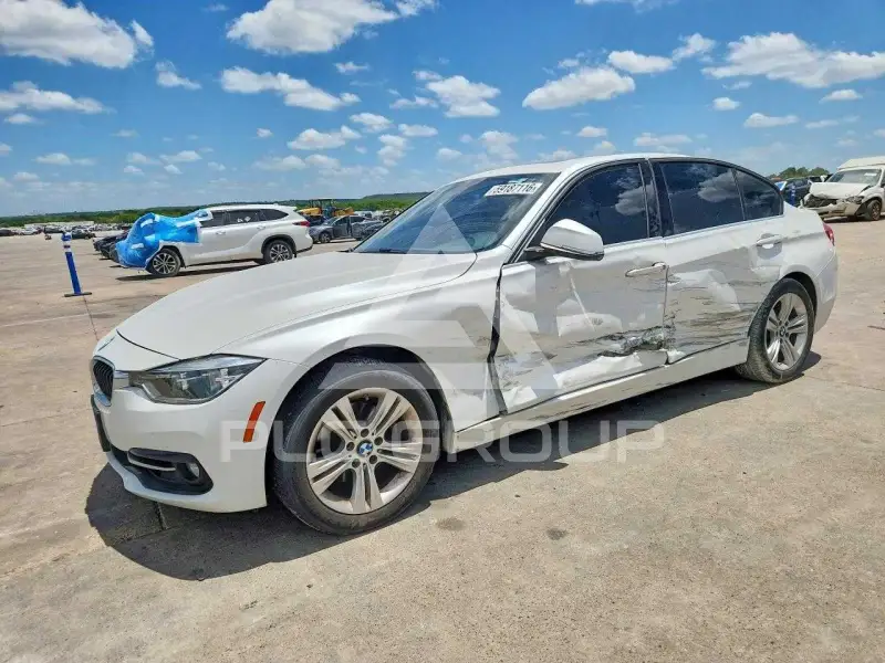 2018 BMW 330 photo