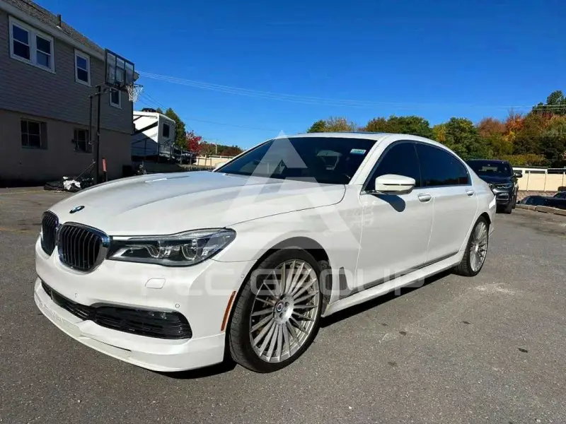 2018 BMW 750 фото