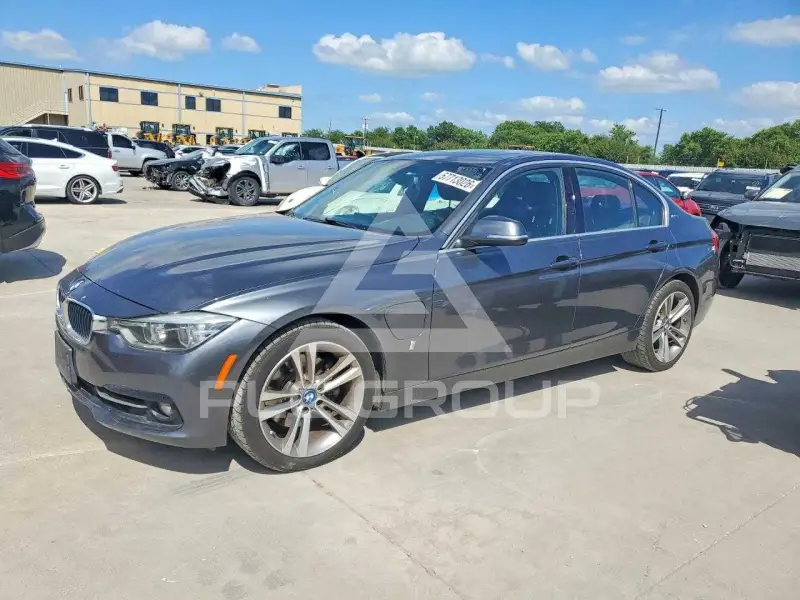 2018 BMW 330 photo