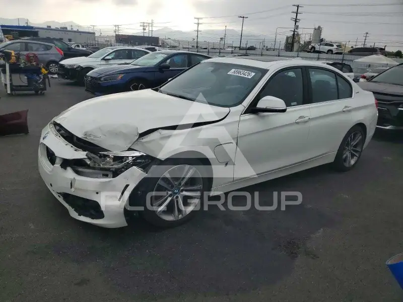 2018 BMW 330 photo