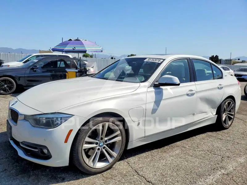 2018 BMW 330 photo