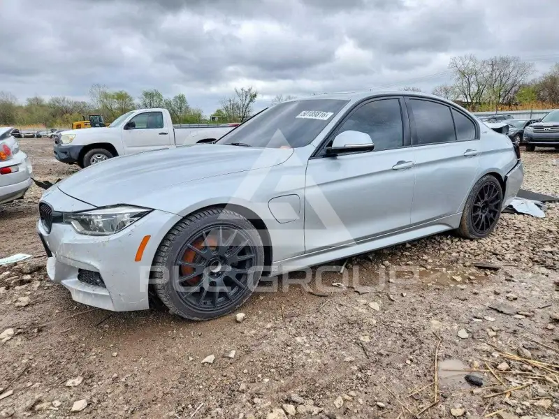 2018 BMW 330 photo