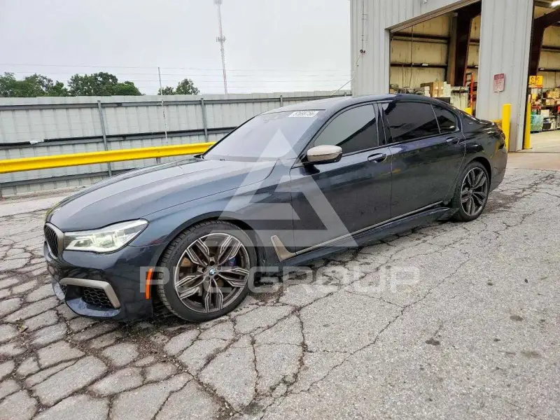 2018 BMW M760 фото