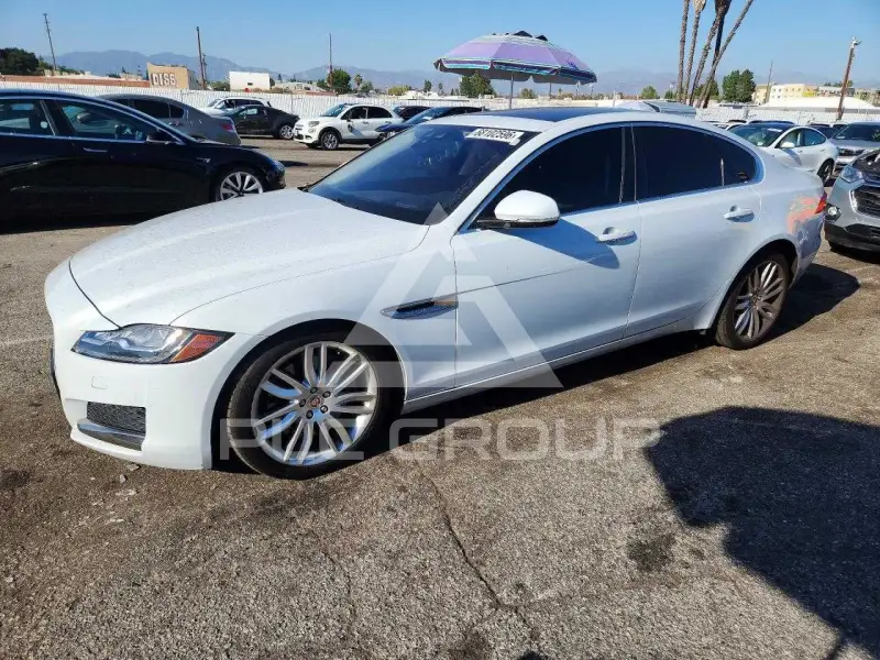 2018 Jaguar XF photo