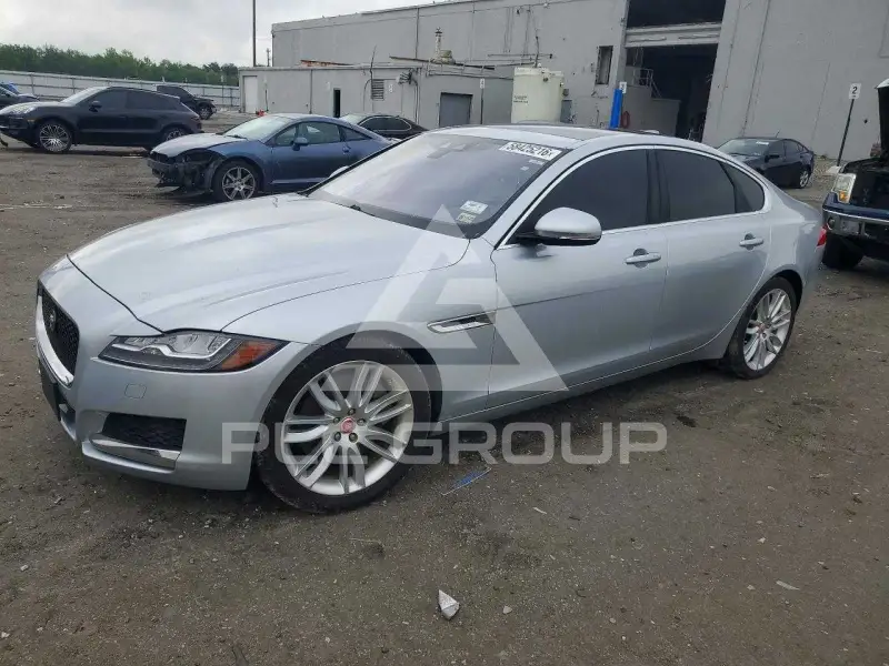 2018 Jaguar XF photo