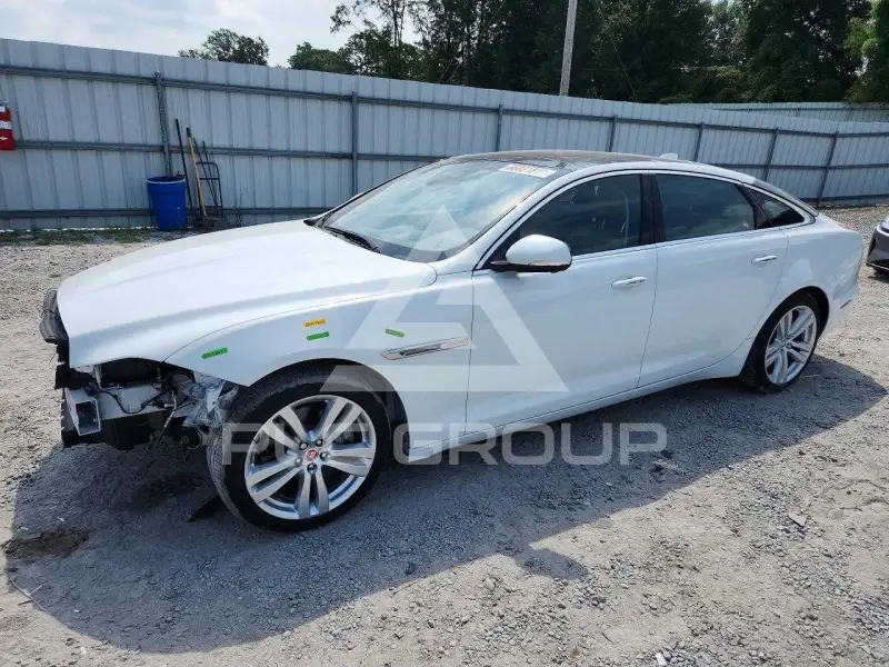 2018 Jaguar XJ photo