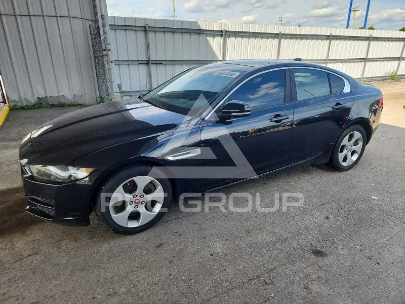 2018 Jaguar XE фото