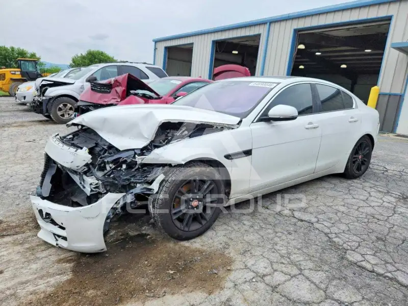 2018 Jaguar XE фото
