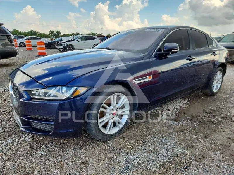 2018 Jaguar XE фото