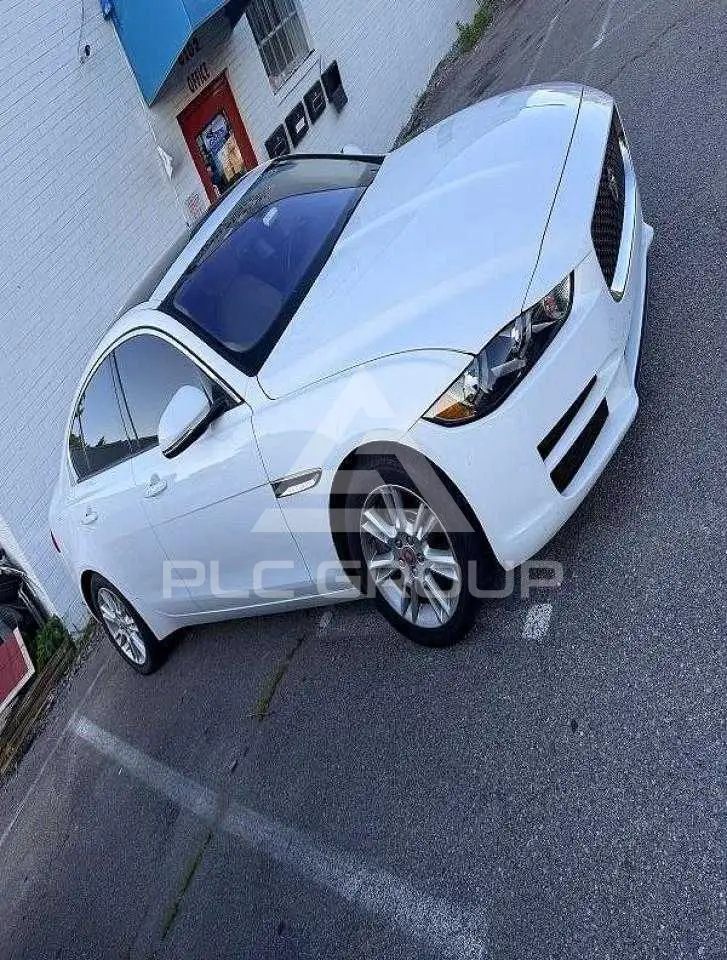 2018 Jaguar XE фото