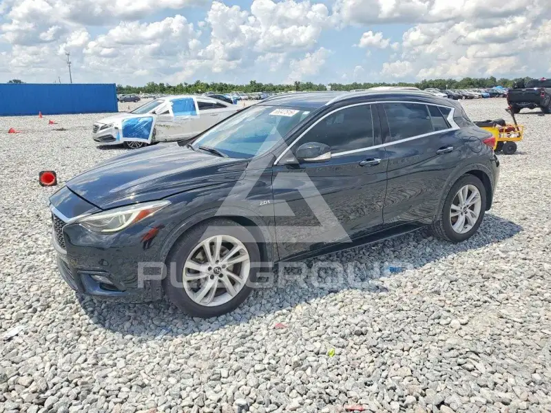 2018 Infinity QX30 photo