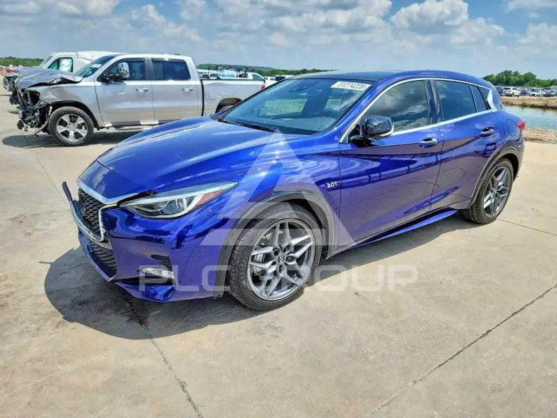2018 Infinity QX30 photo