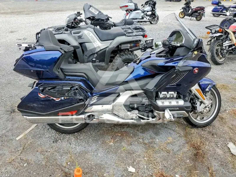 2018 Honda GL фото