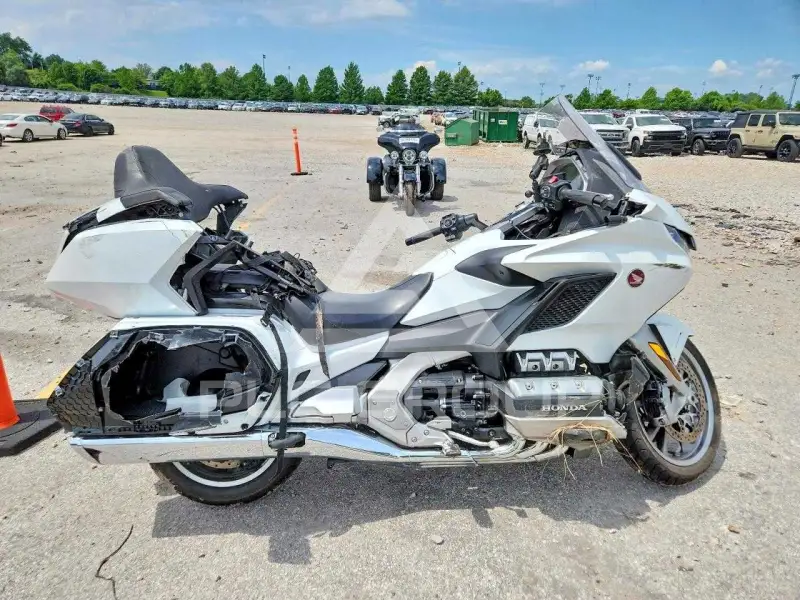 2018 Honda GL photo
