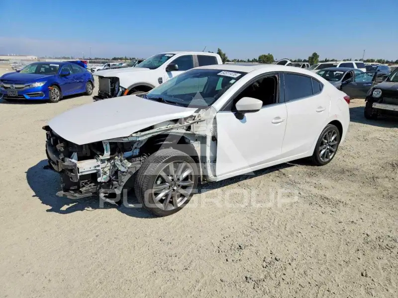 2018 Mazda 3 photo
