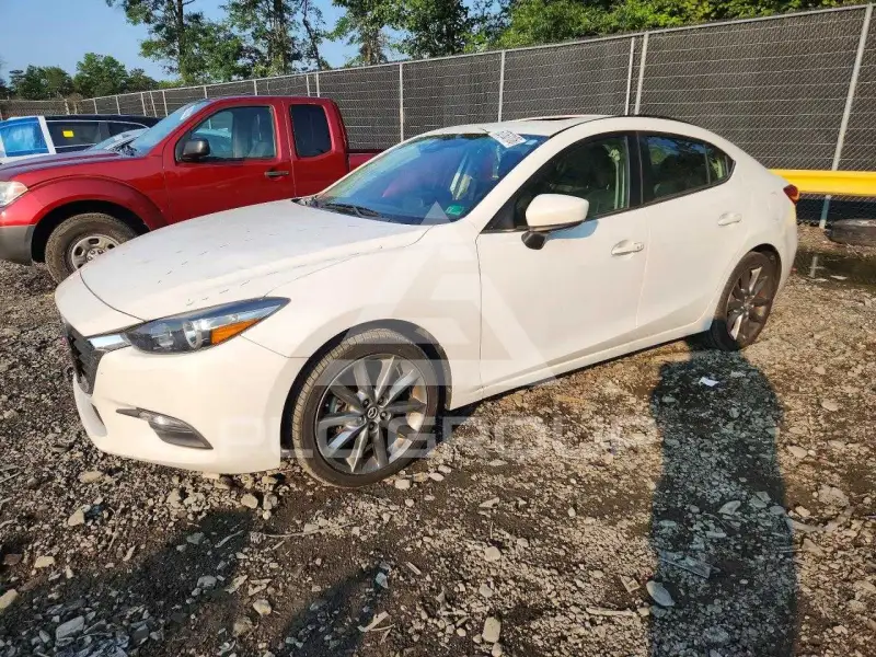 2018 Mazda 3 photo