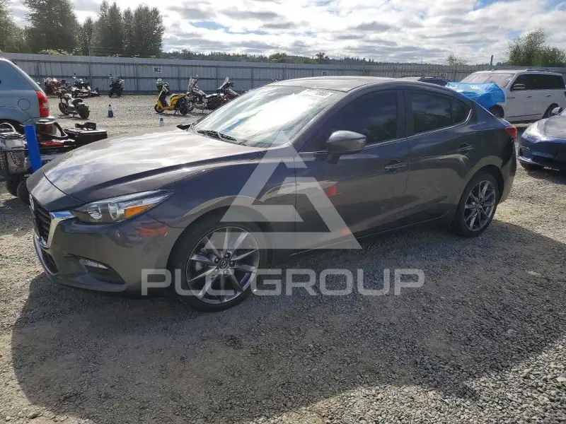 2018 Mazda 3 photo
