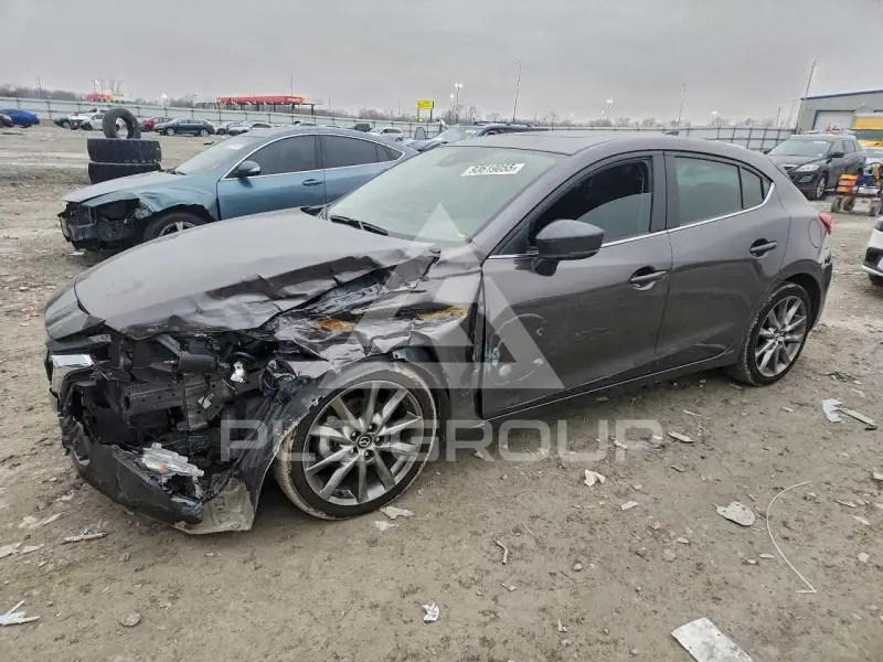 2018 Mazda 3 photo