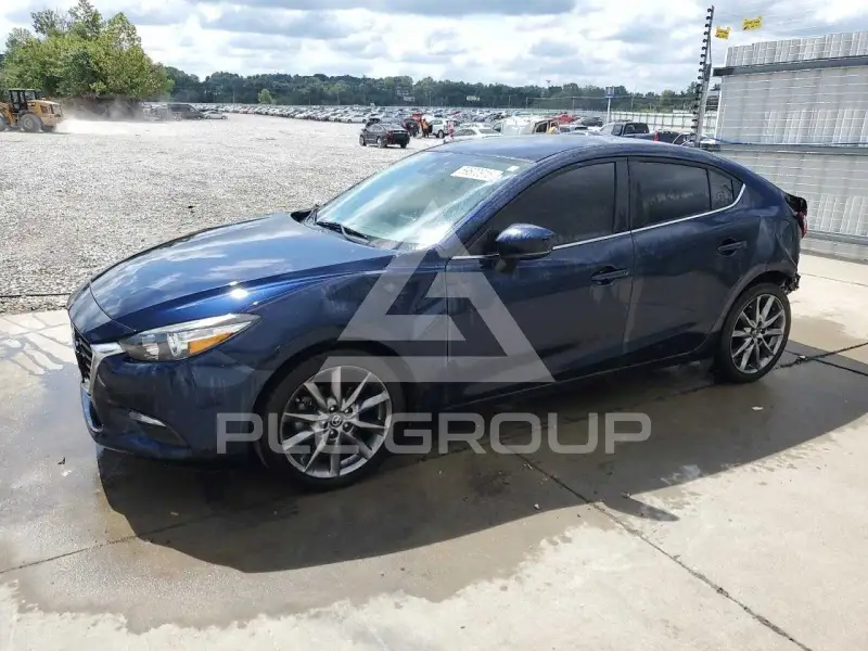 2018 Mazda 3 photo