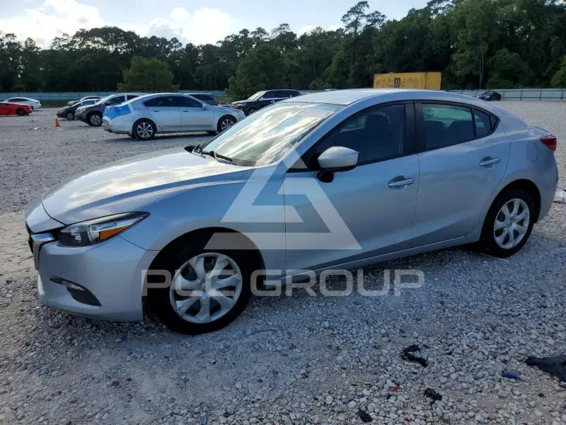 2018 Mazda 3 photo