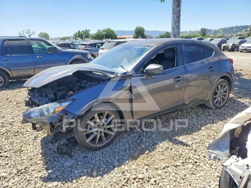 2018 Mazda 3 photo