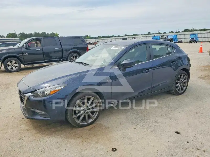 2018 Mazda 3 photo