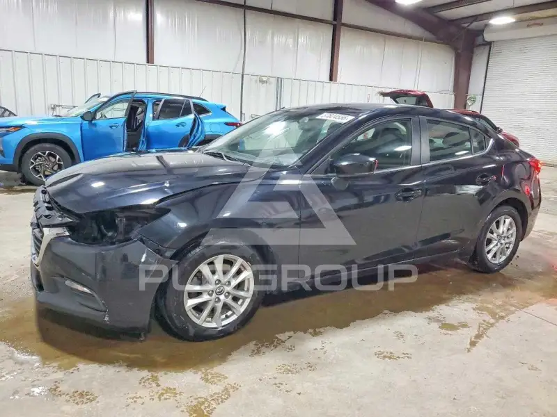 2018 Mazda 3 photo