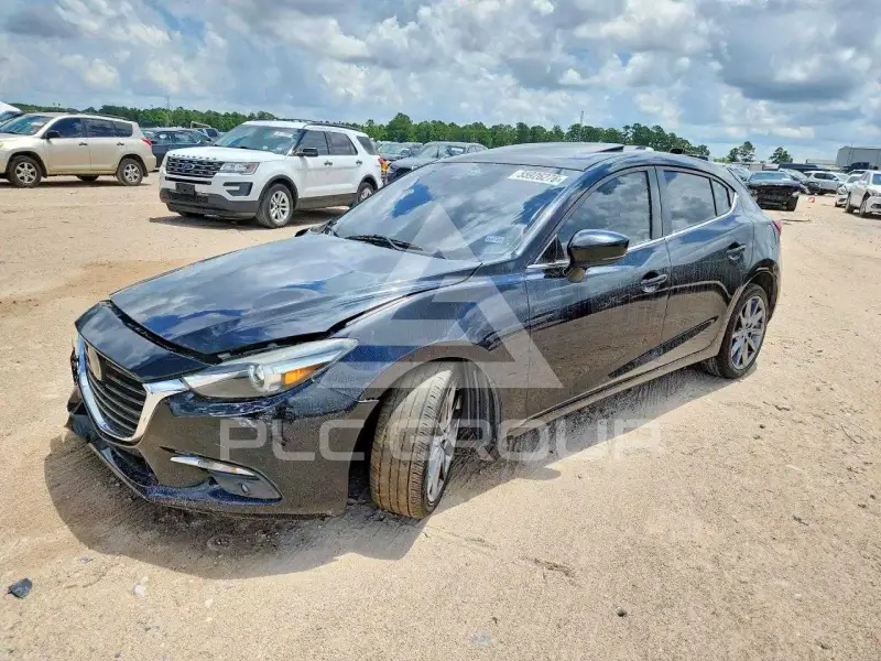 2018 Mazda 3 photo