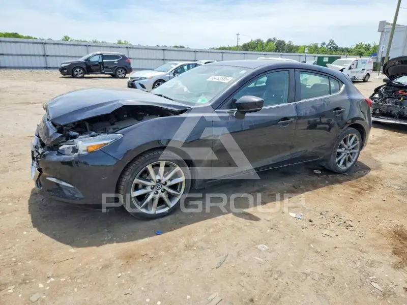 2018 Mazda 3 photo