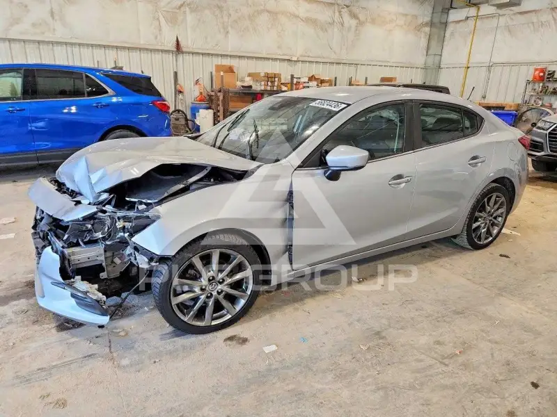 2018 Mazda 3 photo