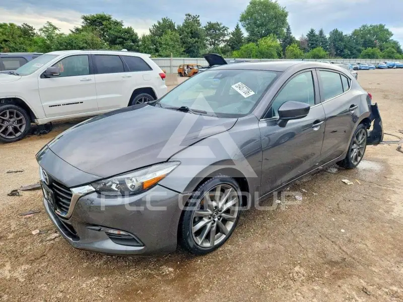 2018 Mazda 3 photo