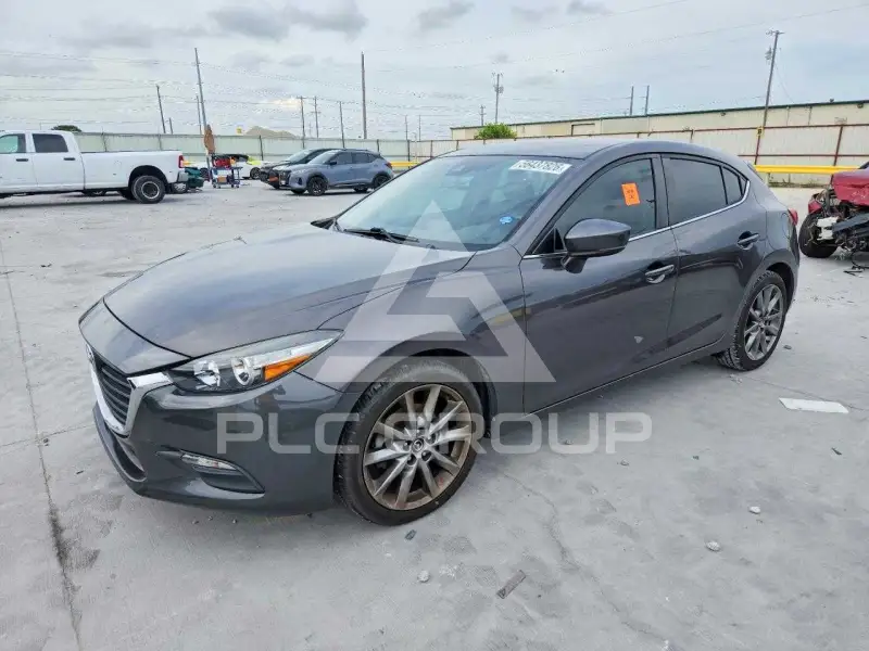 2018 Mazda 3 photo