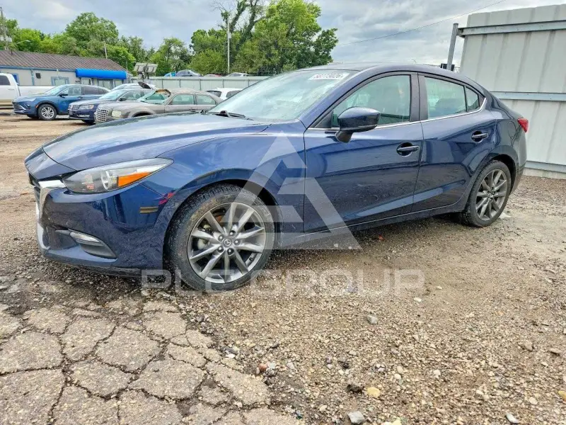 2018 Mazda 3 photo