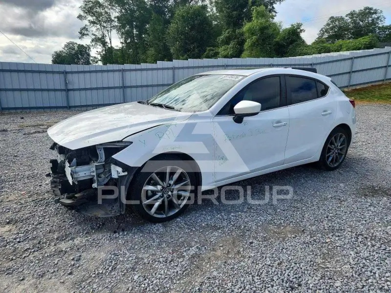 2018 Mazda 3 photo