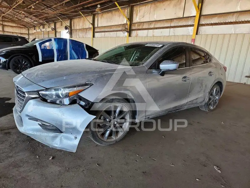 2018 Mazda 3 photo