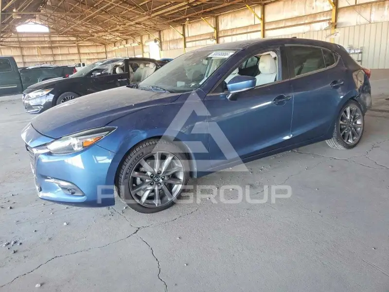 2018 Mazda 3 photo