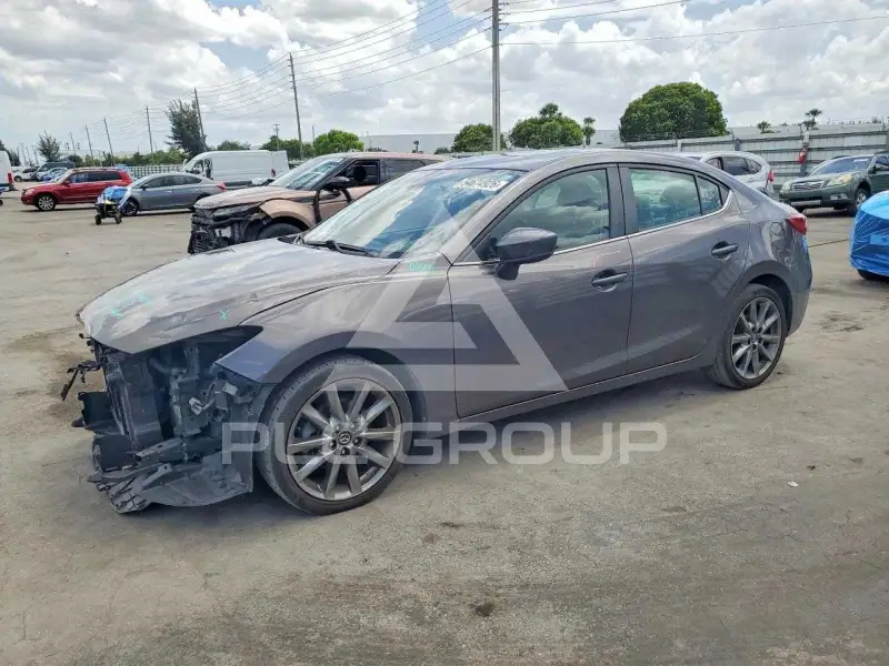 2018 Mazda 3 photo