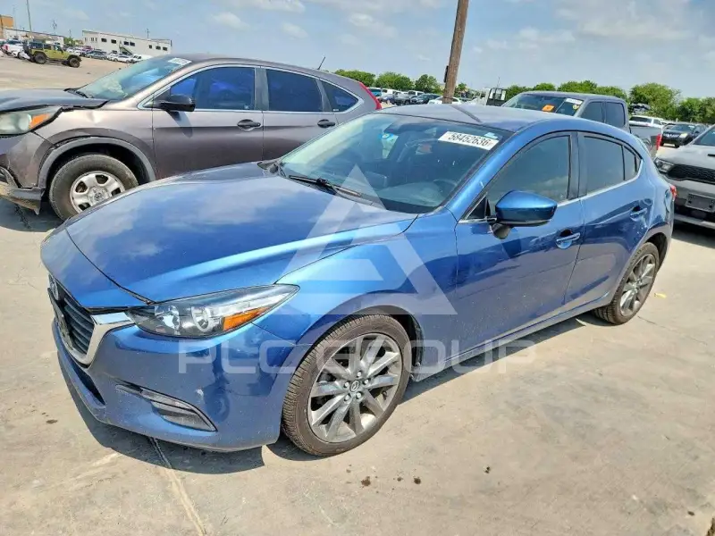 2018 Mazda 3 photo
