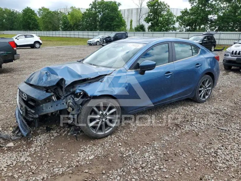 2018 Mazda 3 photo