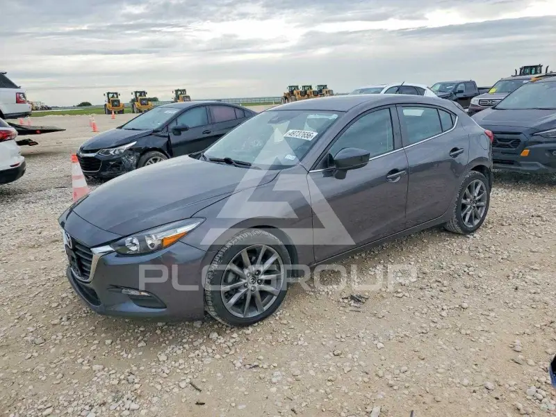 2018 Mazda 3 photo