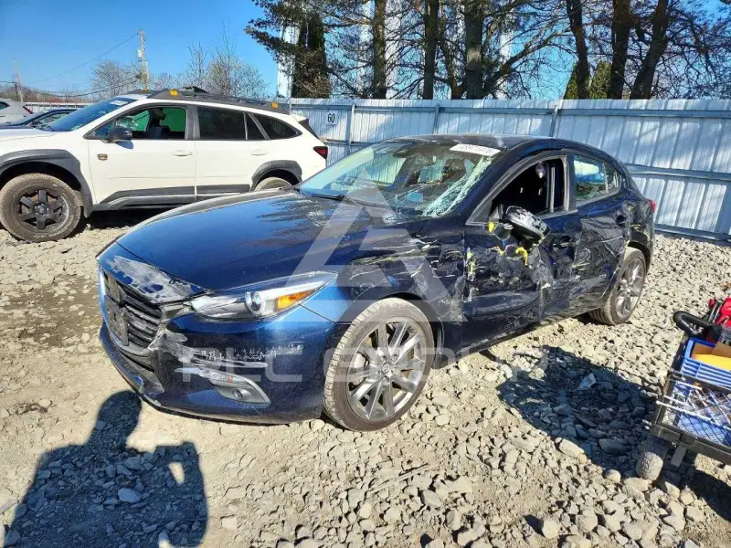 2018 Mazda 3 photo