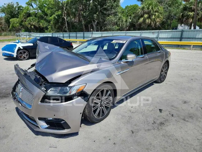 2018 Lincoln Continental photo