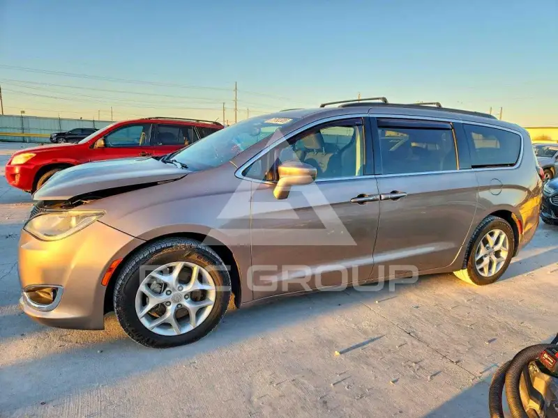 2018 Chrysler PACIFICA photo