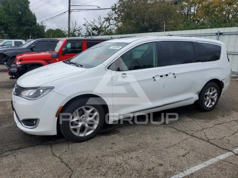 2018 Chrysler PACIFICA photo