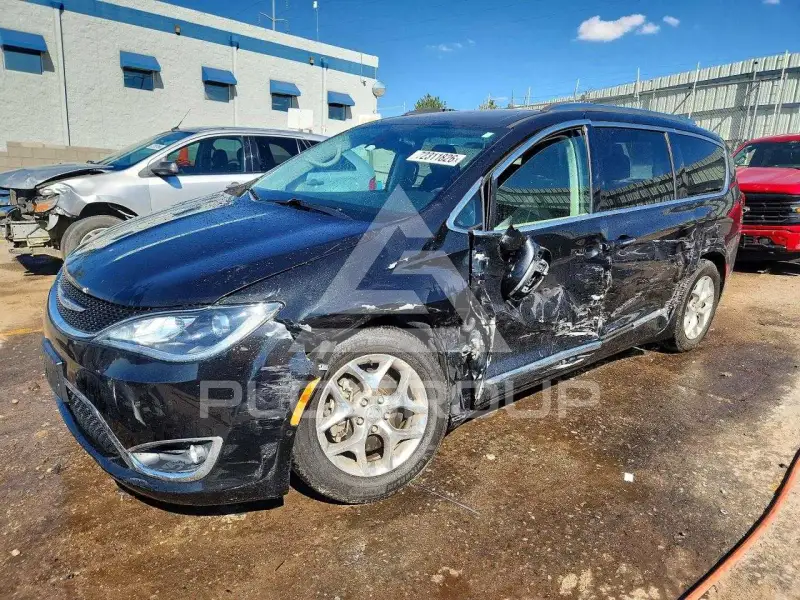 2018 Chrysler PACIFICA photo