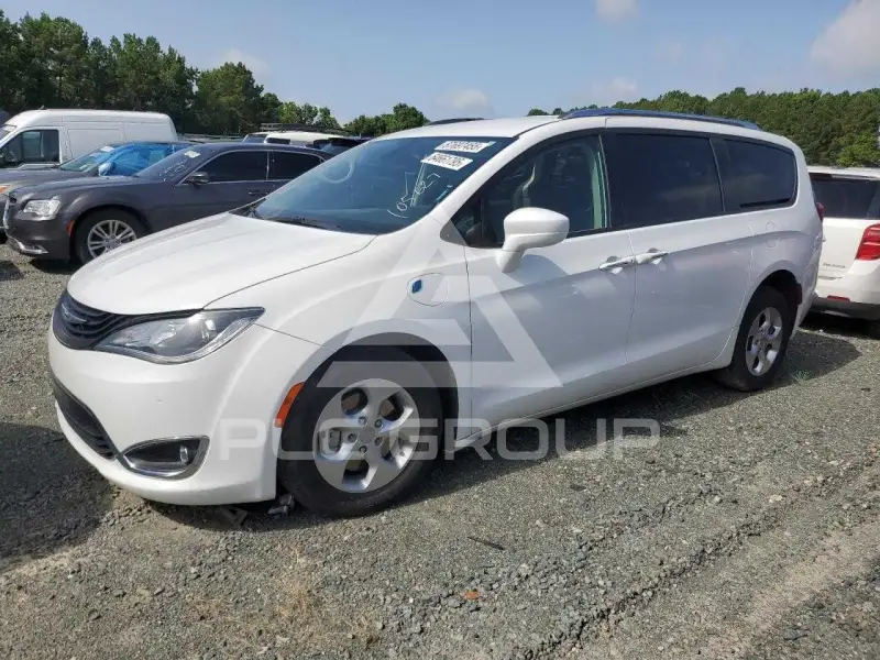 2018 Chrysler PACIFICA photo