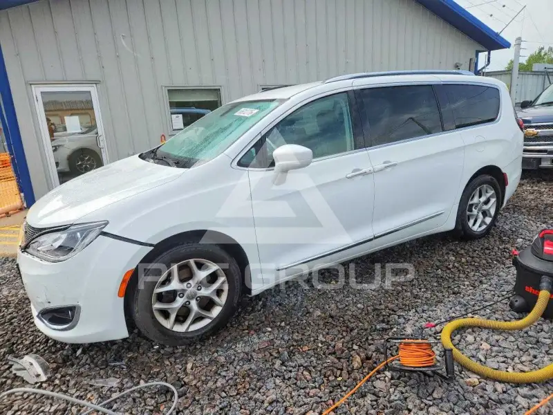 2018 Chrysler PACIFICA photo