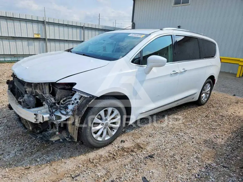 2018 Chrysler PACIFICA photo