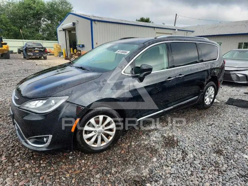 2018 Chrysler PACIFICA photo